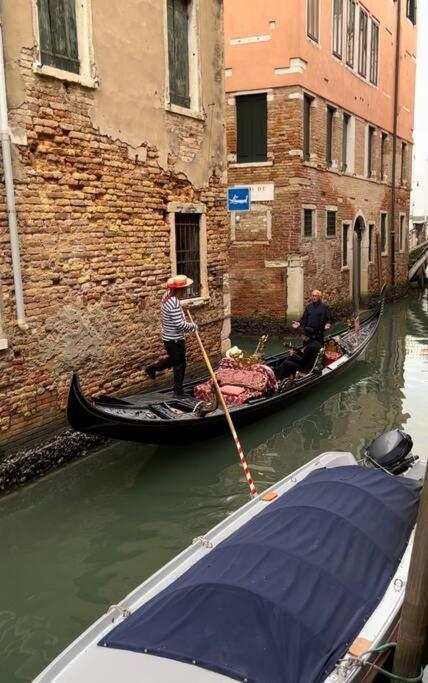 Dream's Door With Canal View In Apartamento Veneza