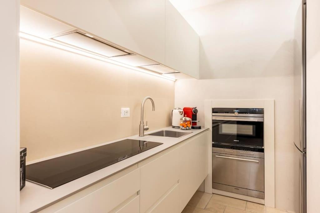 Dream's Door With Canal View In Apartamento Veneza