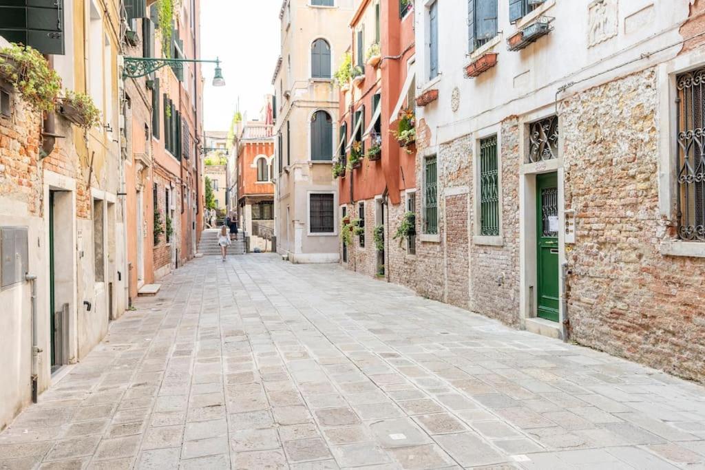 Dream's Door With Canal View In Apartamento Veneza