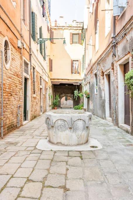 Dream's Door With Canal View In Apartamento Veneza